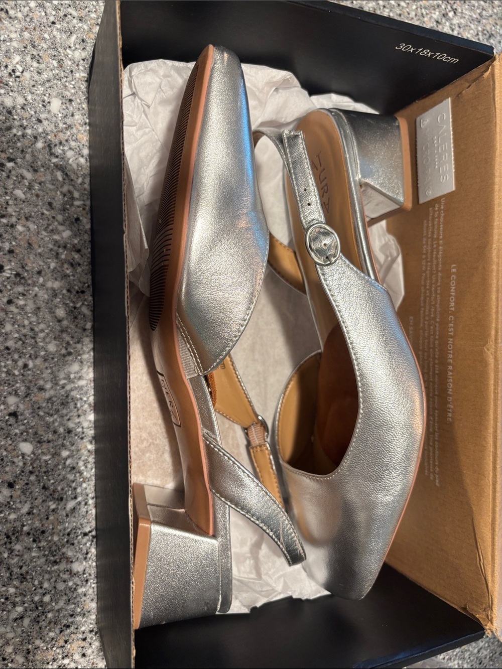 Naturalizer slingback silver dress shoe 8.5 Wide